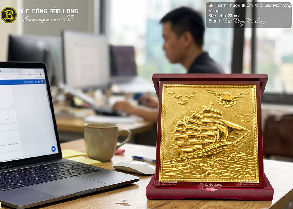 Hộp Tranh Quà Tặng Thuận Buồm Xuôi Gió Bằng Đồng vuông 23cm