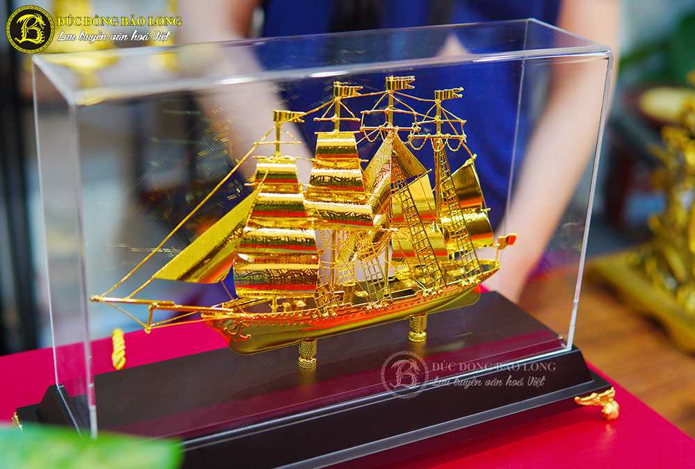 Quà Tặng Mô Hình Thuyền Buồm Mạ Vàng 24K dài 31Cm