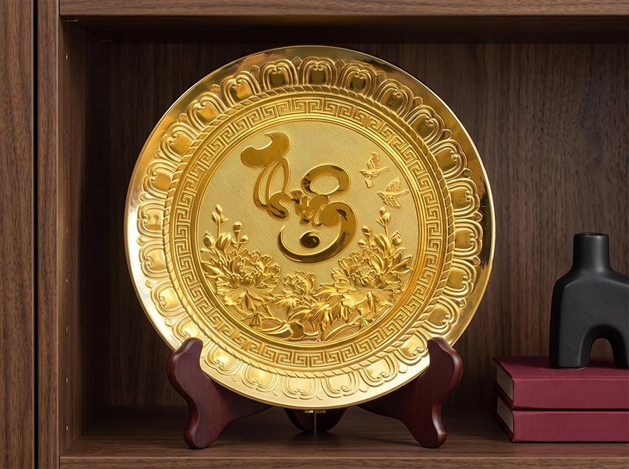 Tranh đĩa chữ Thuận bằng đồng dát vàng đk 25cm