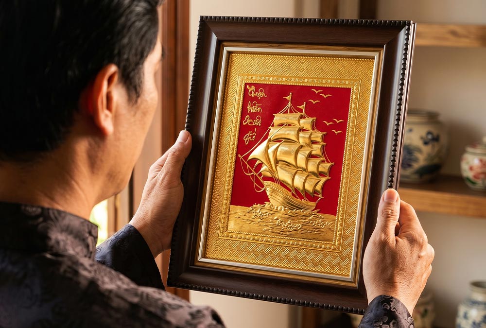  Tranh Thuận Buồm Xuôi Gió Bằng Đồng Dát Vàng khổ 28cm x 35cm