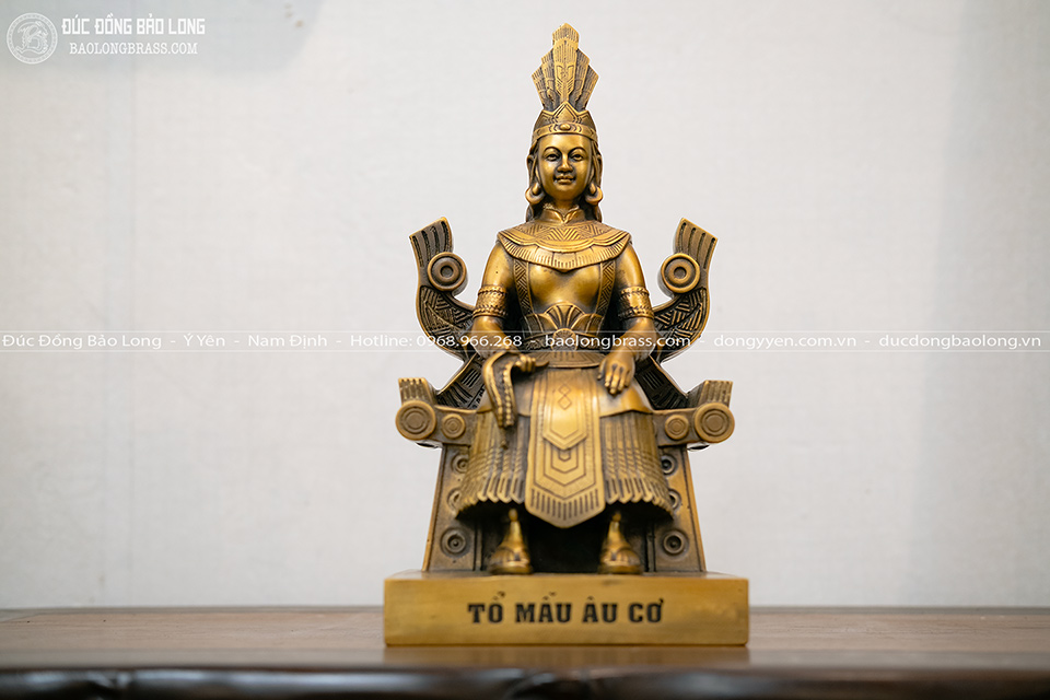 Tượng Tổ Mẫu Âu Cơ bằng đồng vàng cao 28cm