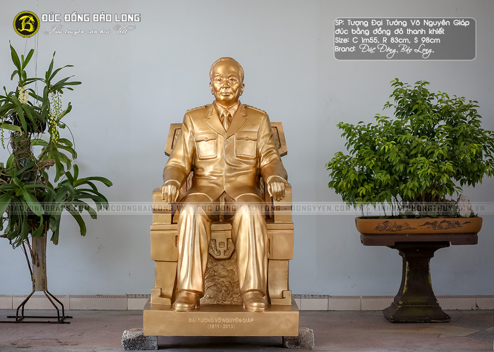 tượng Đại tướng Võ Nguyên Giáp ngồi ghế 1m55