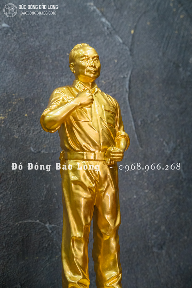 Tượng Đại Tướng Võ Nguyên Giáp bằng đồng dát vàng 9999 cao 42cm dáng đứng toàn thân 5 Tượng Đại Tướng Võ Nguyên Giáp bằng đồng dáng toàn thân dát vàng 9999 cao 42cm