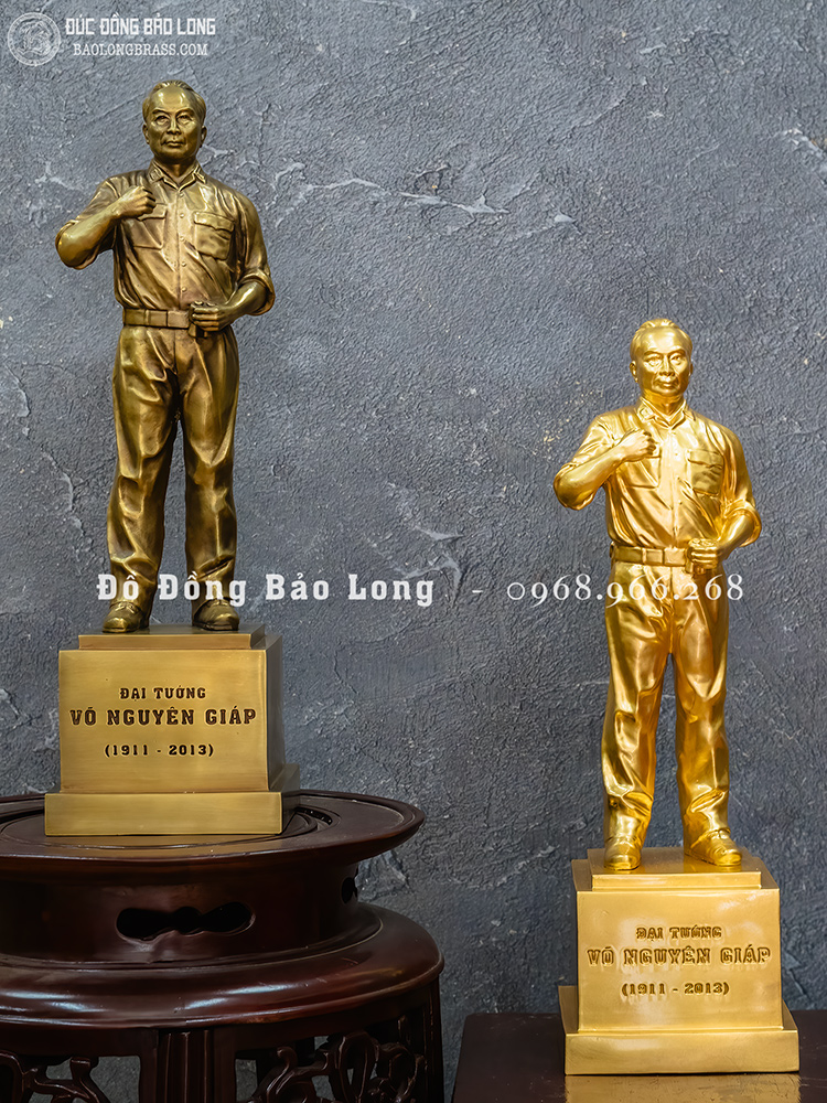Tượng Đại Tướng Võ Nguyên Giáp bằng đồng dát vàng 9999 cao 42cm dáng đứng toàn thân 7 Tượng Đại Tướng Võ Nguyên Giáp bằng đồng dáng toàn thân dát vàng 9999 cao 42cm
