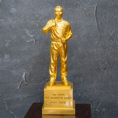 tuongj dai tuong vo nguyen giap bang dong dat vang 9999 42cm dep gia re v