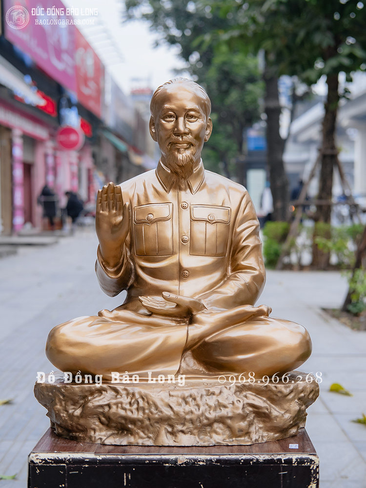 Tượng Bác Hồ ngồi thiền trên bệ đá bằng đồng đỏ cao 55cm