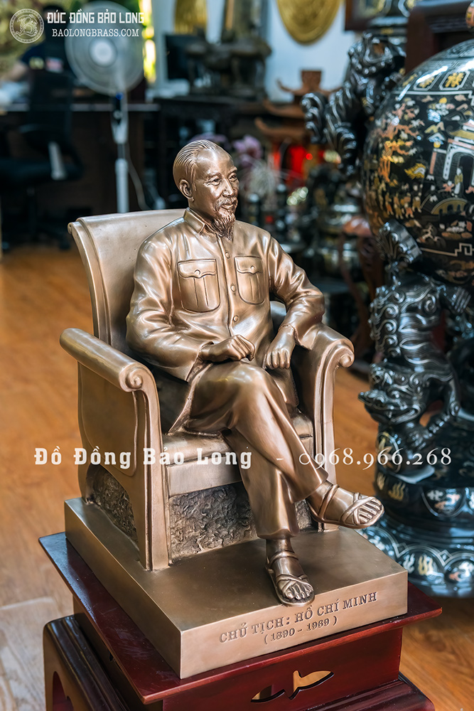 Tượng Bác Hồ ngồi ghế bằng đồng đỏ cao 48cm