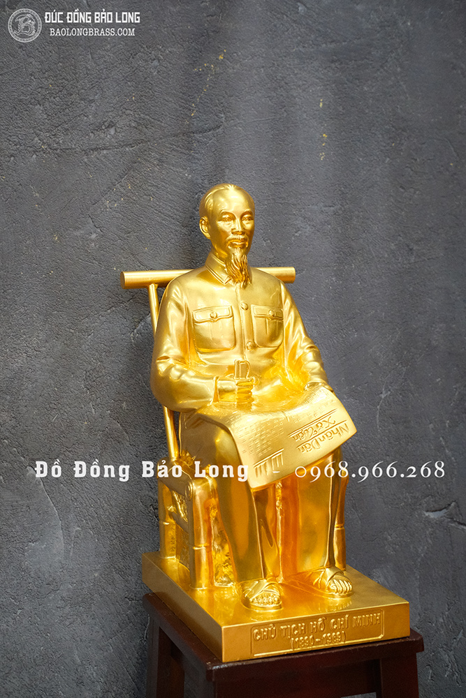 Tượng Bác Hồ Ngồi Đọc Báo Nhân Dân Cao 50cm Dát Vàng