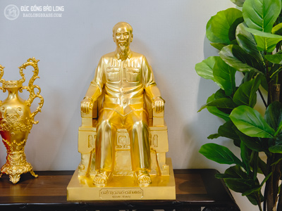 Tượng Bác Hồ Ngồi Ghế Bằng Đồng Đỏ Dát Vàng 9999 Cao 61Cm