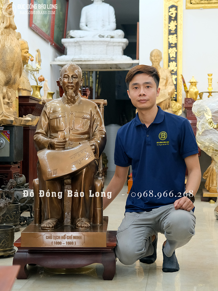 Tượng đồng Bác Hồ ngồi ghế mây cao 97cm