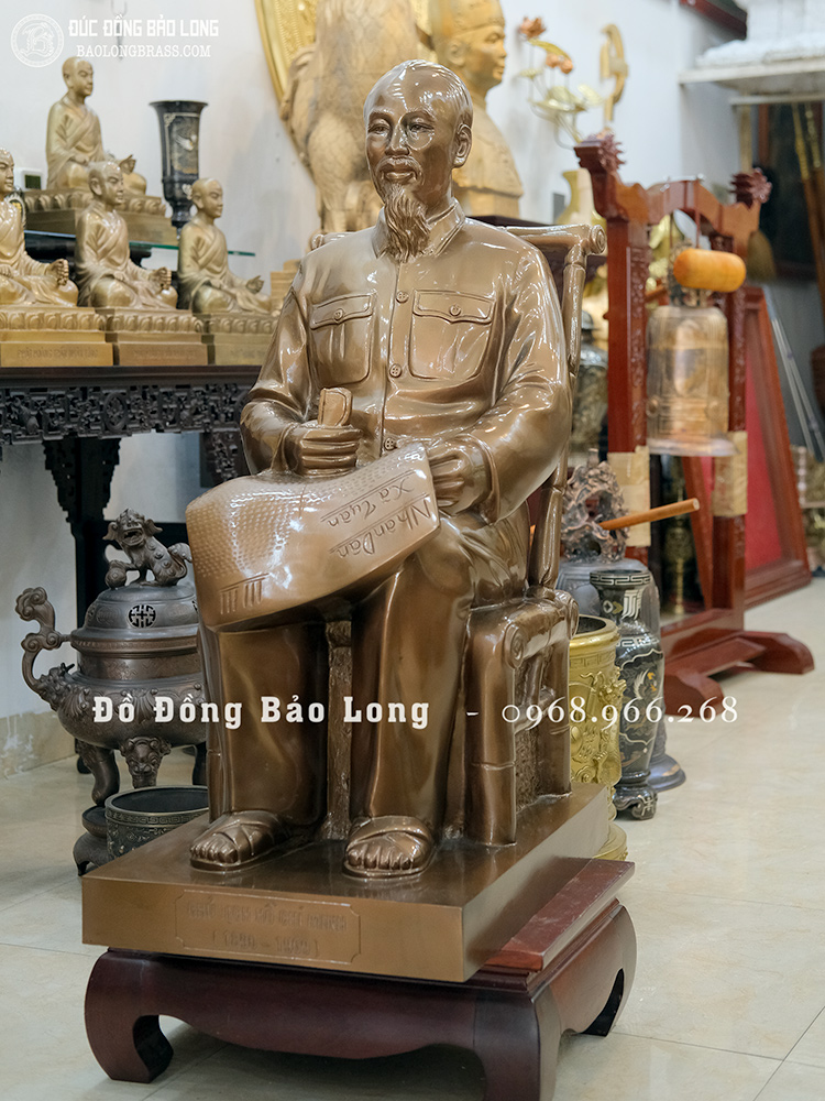 Tượng đồng Bác Hồ ngồi ghế mây cao 97cm