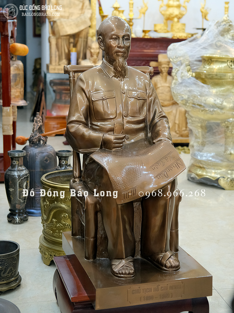 Tượng đồng Bác Hồ ngồi ghế mây cao 97cm