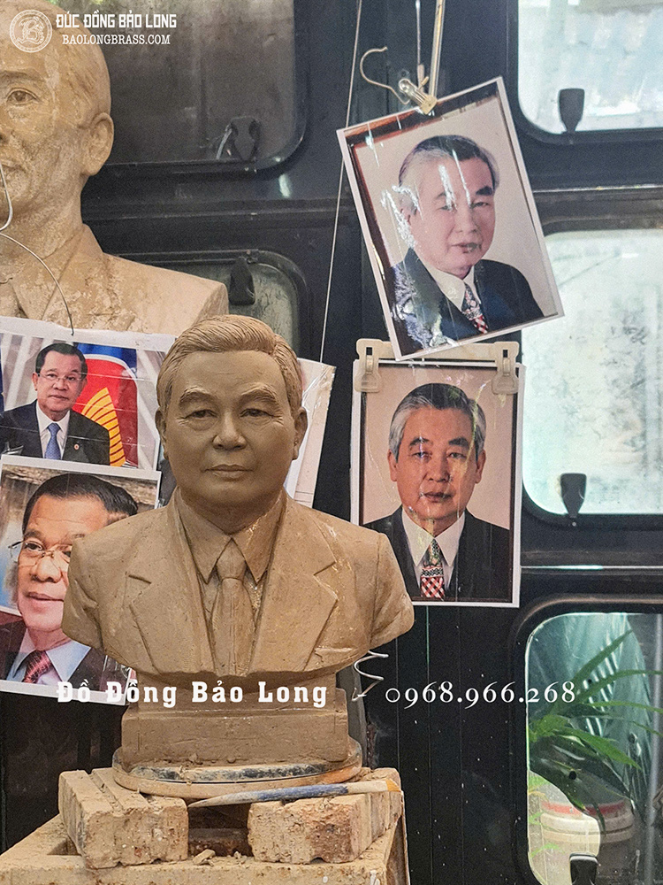Tượng chân dung cụ ông cụ bà bằng đồng vàng cao 30cm