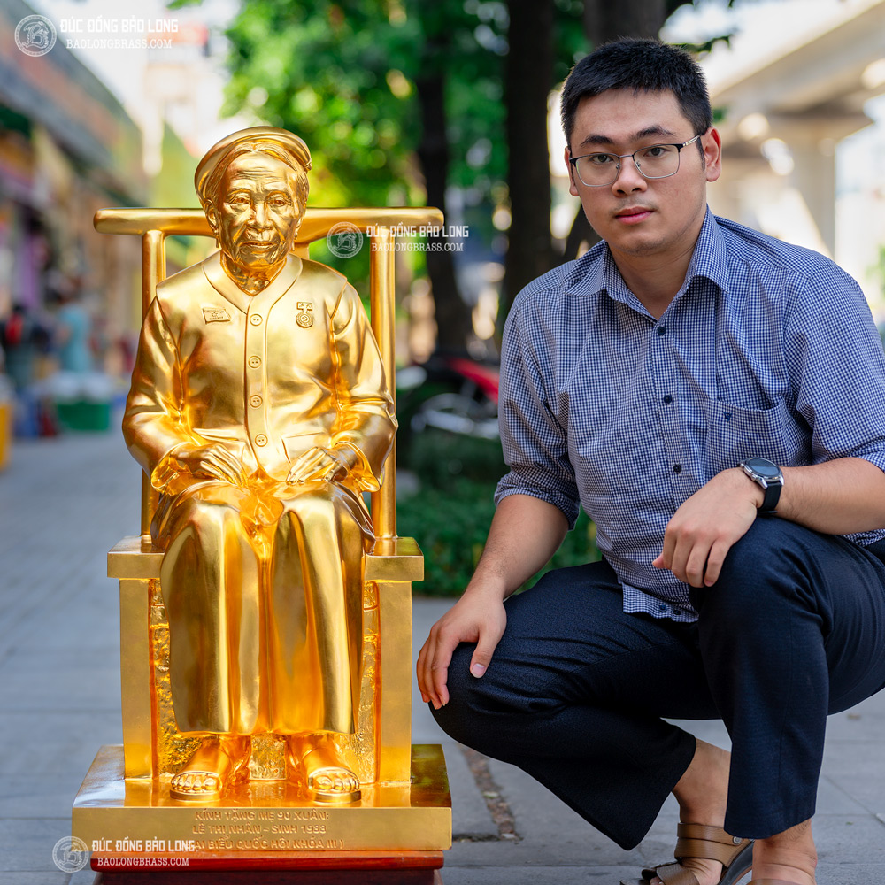 tượng Chân Dung cụ bà ngồi ghế 86cm Dát vàng