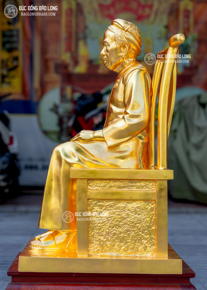 tượng chân dung cụ bà ngồi ghế đồng đỏ dát vàng 9999 cao 86cm