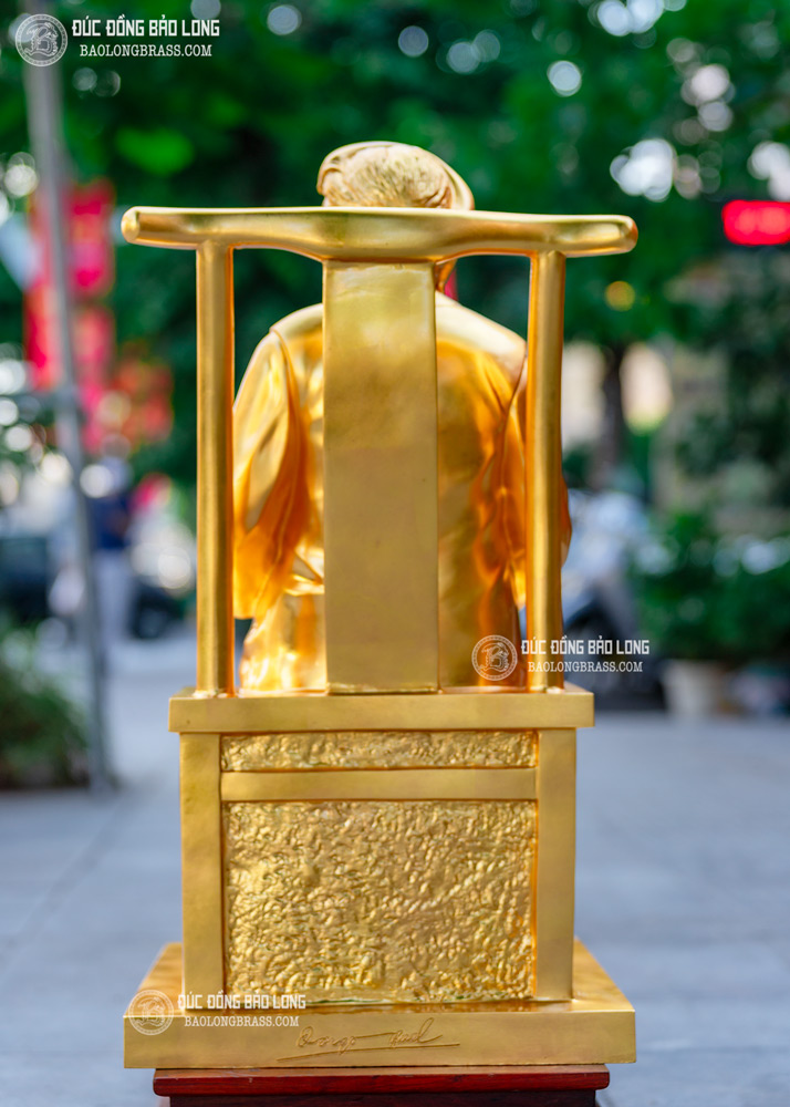 tượng chân dung cụ bà ngồi ghế đồng đỏ dát vàng 9999 cao 86cm
