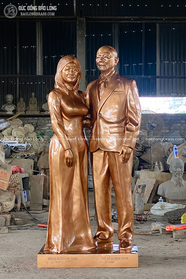 Tượng Chân Dung Toàn Thân Tỷ Lệ 1:1 Cao 1m85 Bằng Đồng Đỏ