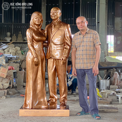 Tượng Chân Dung Toàn Thân Tỷ Lệ 1:1 Cao 1m85 Bằng Đồng Đỏ