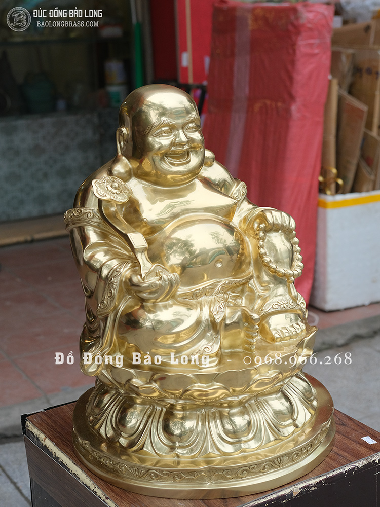 Tượng Di Lặc ngồi cầm gậy Như Ý bằng đồng vàng catut cao 48cm