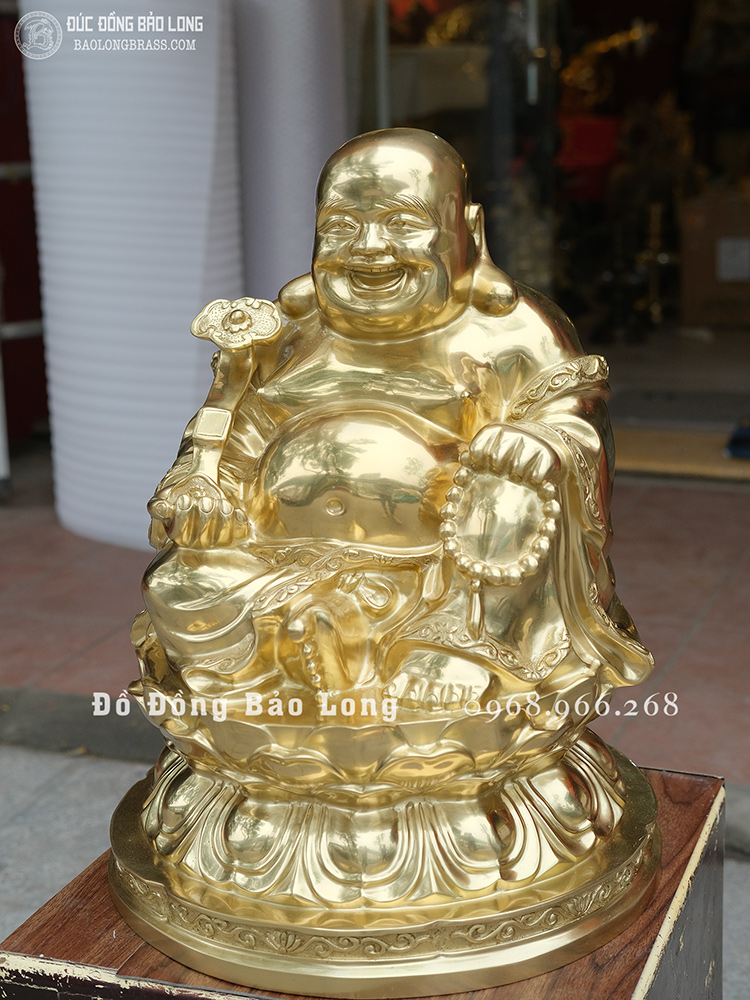 Tượng Di Lặc ngồi cầm gậy Như Ý bằng đồng vàng catut cao 48cm
