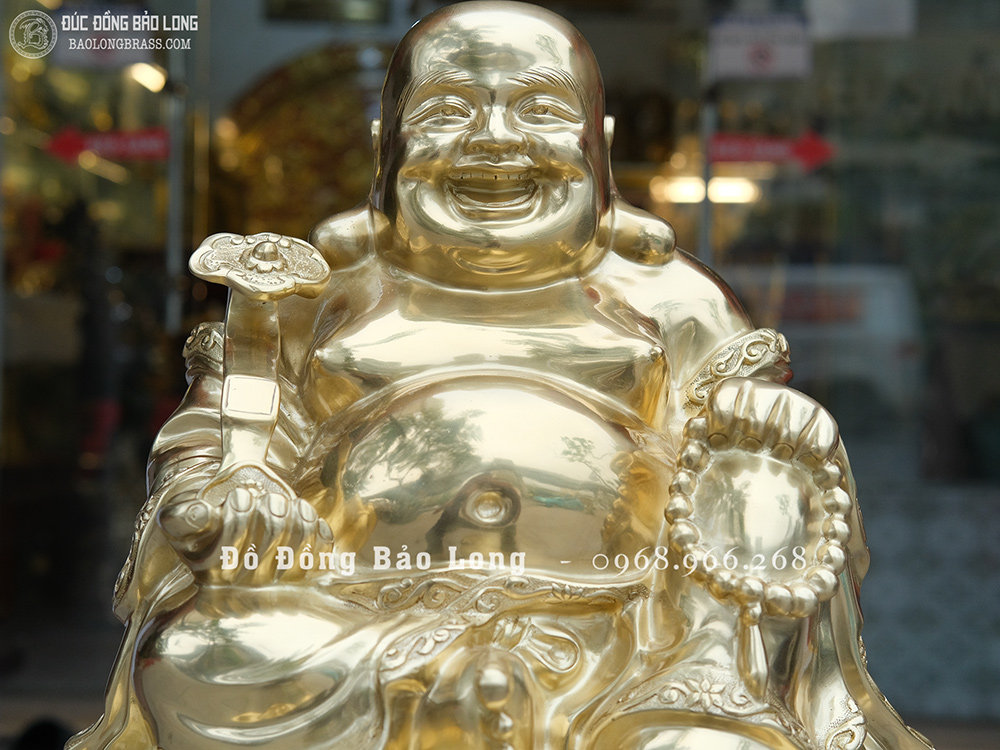 Tượng Di Lặc ngồi cầm gậy Như Ý bằng đồng vàng catut cao 48cm