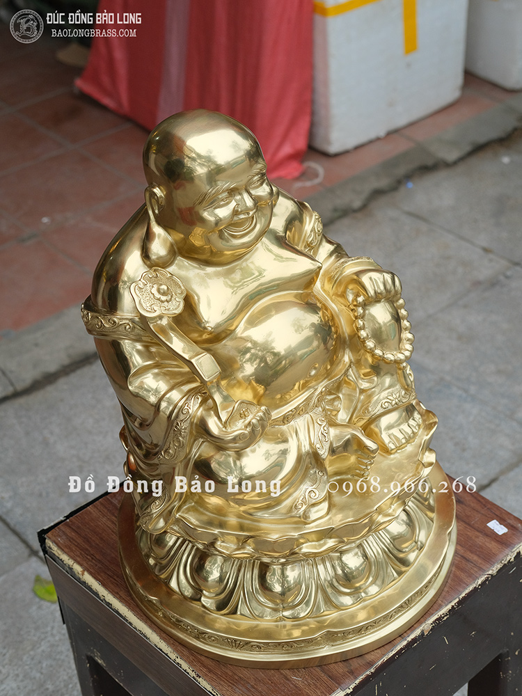 Tượng Di Lặc ngồi cầm gậy Như Ý bằng đồng vàng catut cao 48cm