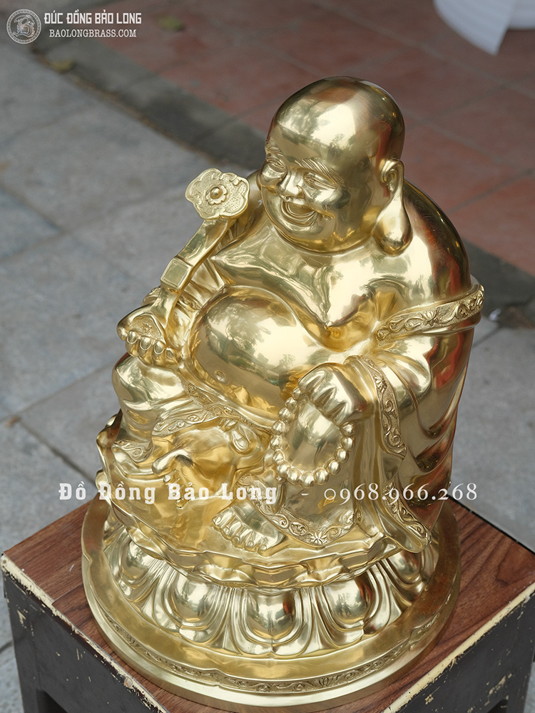 Tượng Di Lặc ngồi cầm gậy Như Ý bằng đồng vàng catut cao 48cm