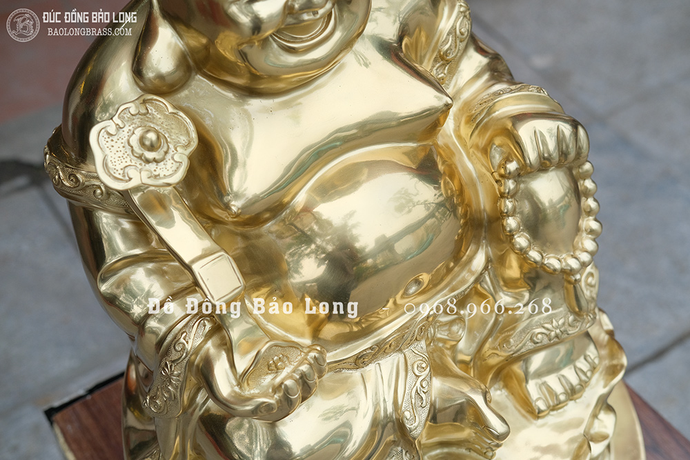 Tượng Di Lặc ngồi cầm gậy Như Ý bằng đồng vàng catut cao 48cm