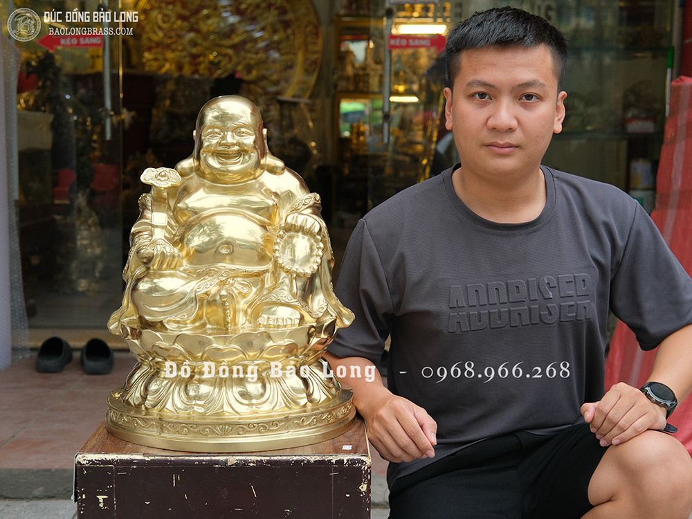 Tượng Di Lặc ngồi cầm gậy Như Ý bằng đồng vàng catut cao 48cm