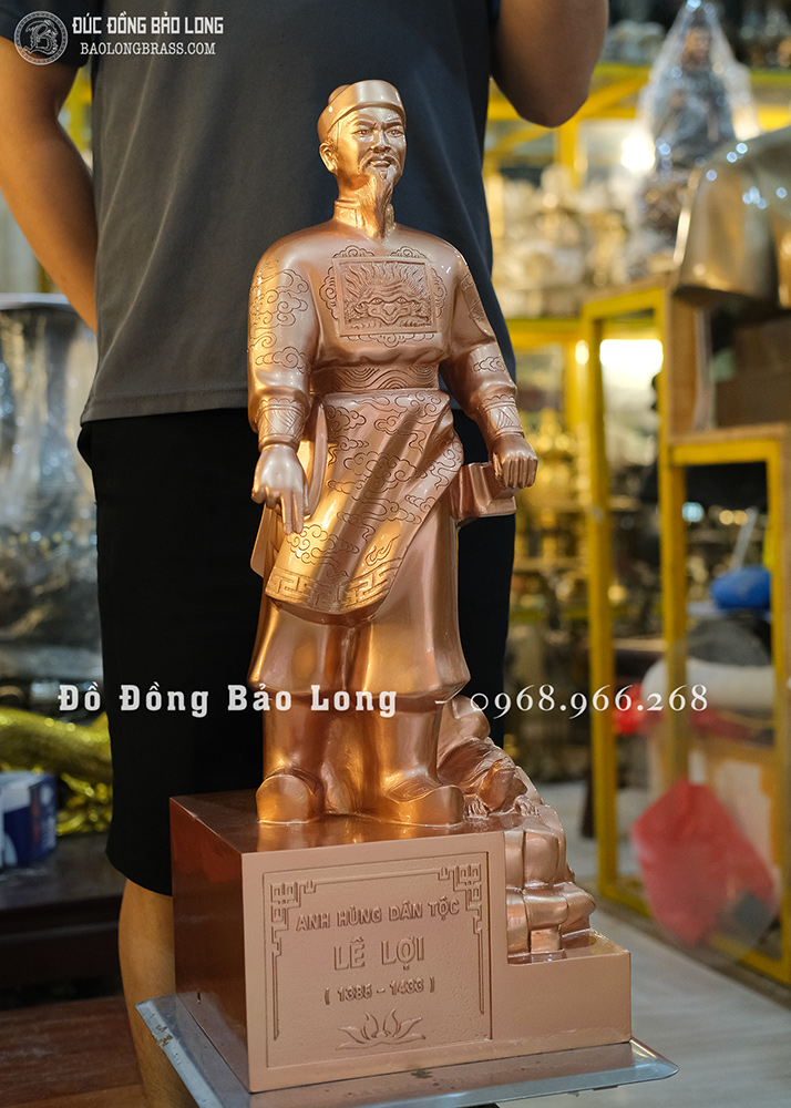 Tượng Lê Lợi bằng đồng đỏ cao 69cm
