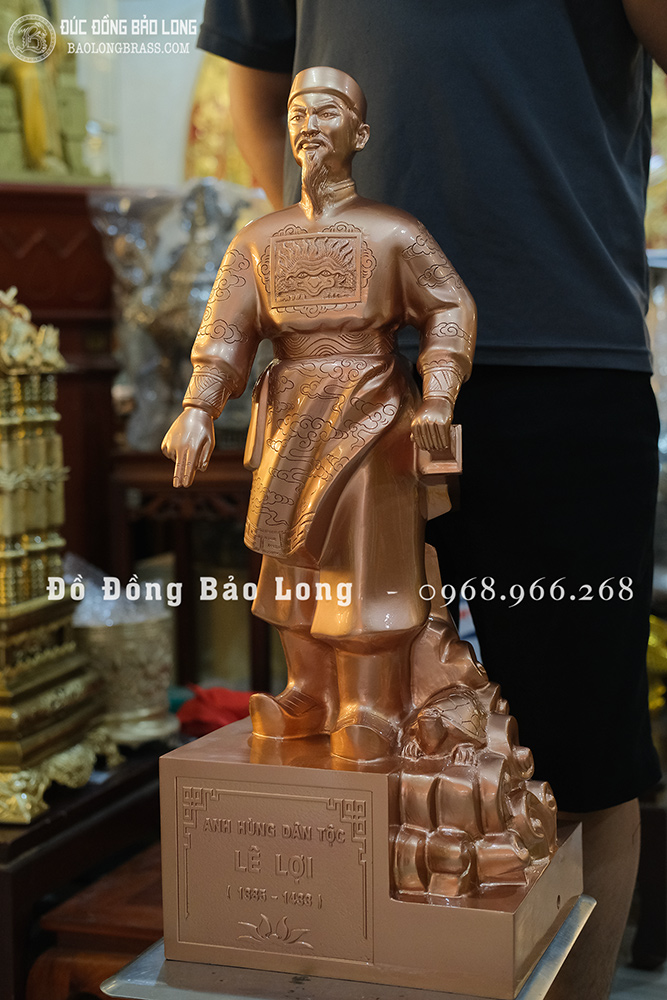 Tượng Lê Lợi bằng đồng đỏ cao 69cm