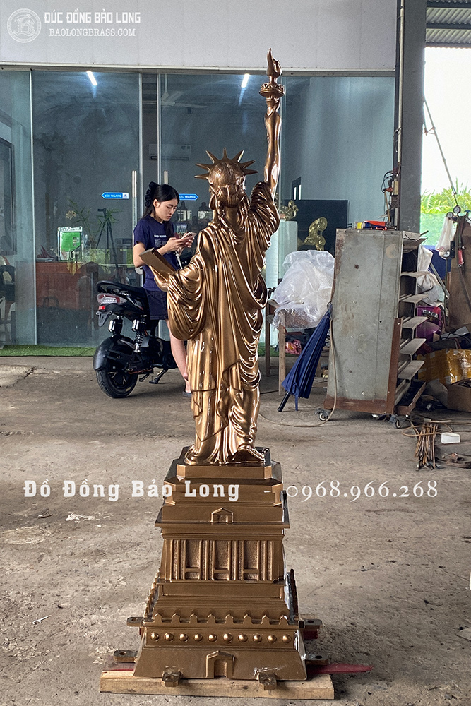 Tượng Nữ Thần Tự Do Bằng Đồng Đỏ Cao 1m55 6 Tượng Nữ Thần Tự Do Bằng Đồng Đỏ Cao 1m55