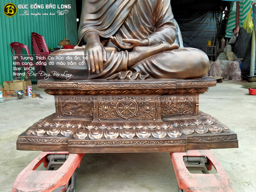 Tượng Phật Thích Ca Xúc Địa Ấn Bệ Kim Cang Bằng Đồng Đỏ Màu Trầm Cổ Cao 1m08