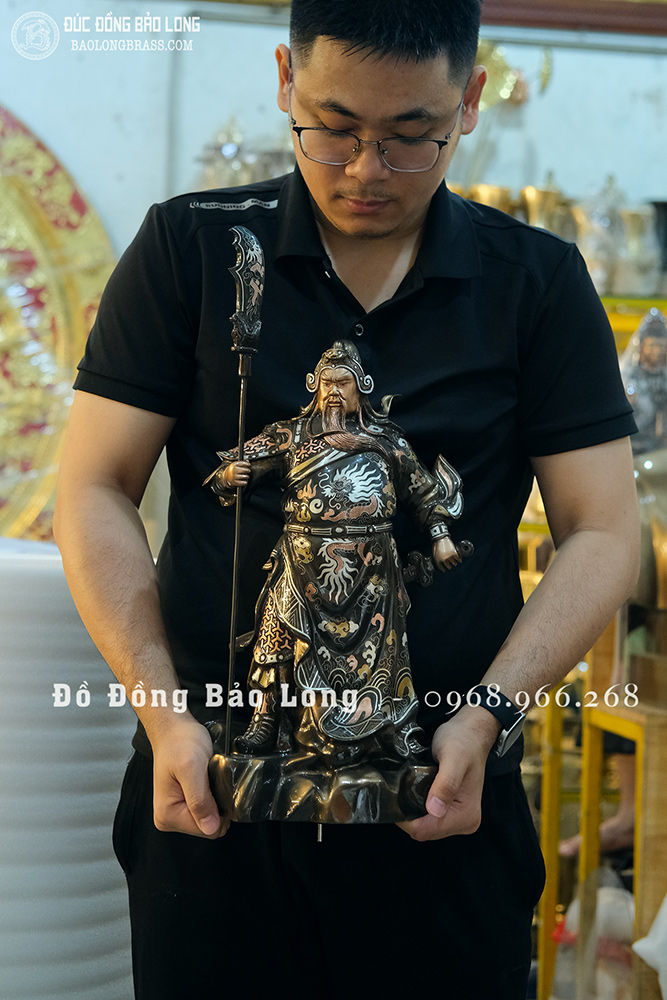 Tượng Đồng Quan Công Đứng Chống Đao Khảm Tam Khí Cao 42Cm