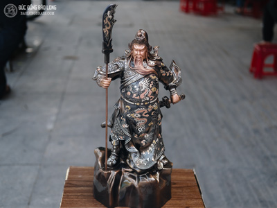 Tượng Quan Công Đứng Chống Đao Bằng Đồng Khảm Tam Khí Cao 48cm