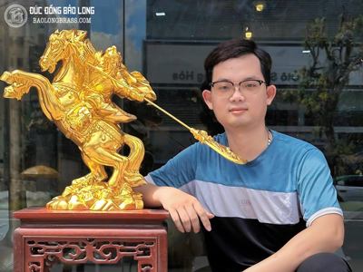 Tượng Quan Công Cưỡi Ngựa Múa Đao Bằng Đồng Dát Vàng 9999 Cao 50Cm