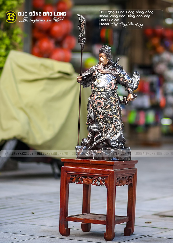 tượng quan công đứng chống đao khảm vàng, bạc cao 61cm