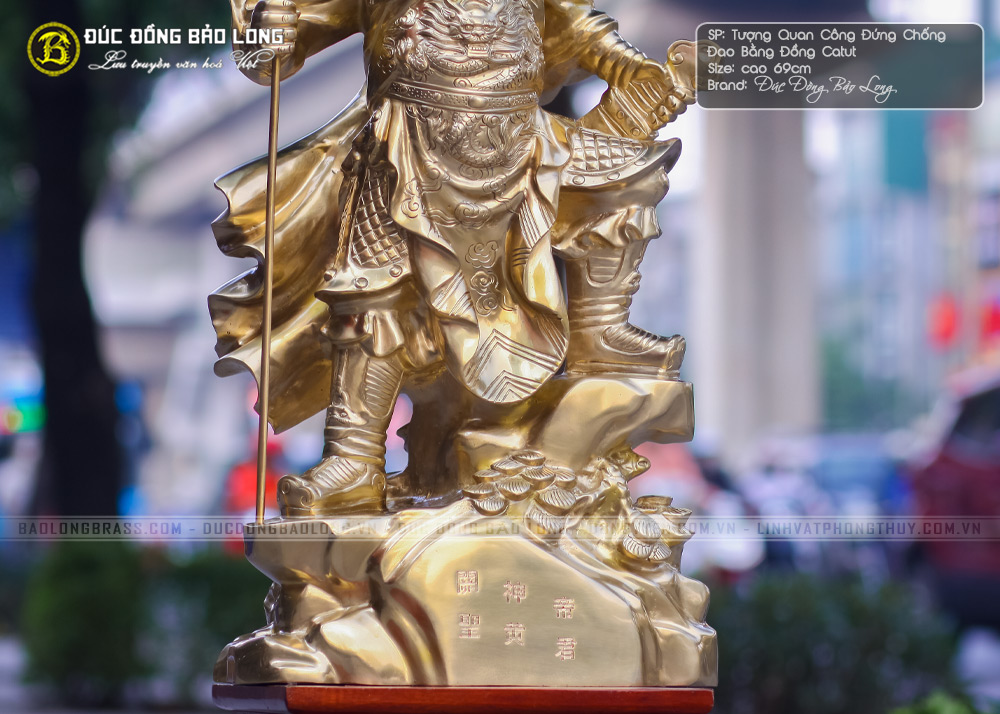 tượng Quan Công đứng chống đao bằng đồng catut cao 69cm