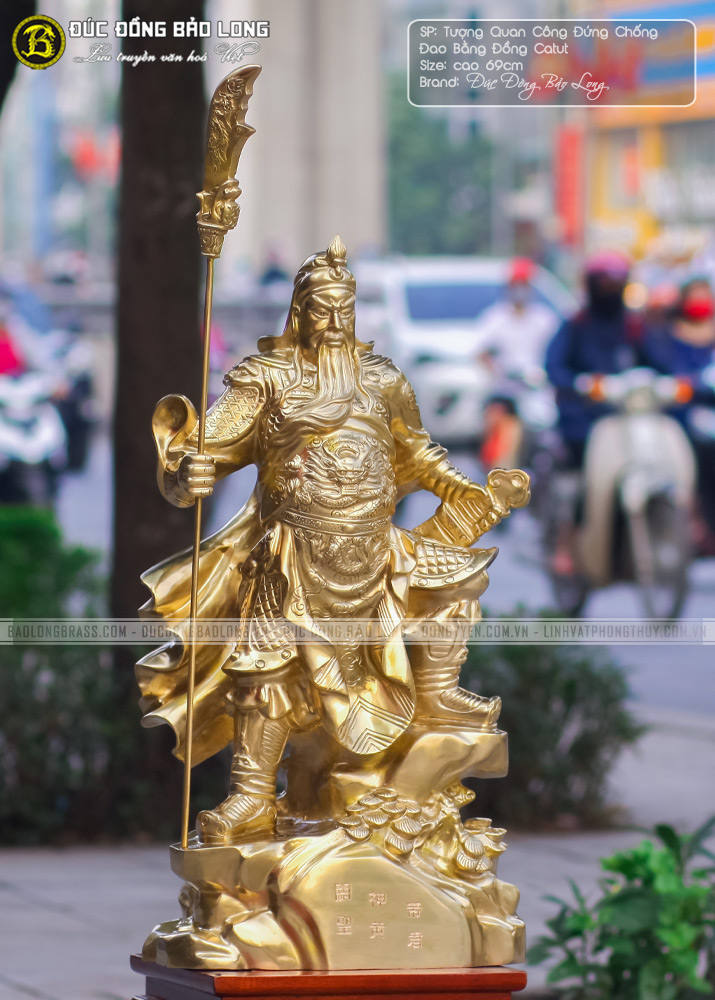 tượng Quan Công đứng chống đao bằng đồng catut cao 69cm