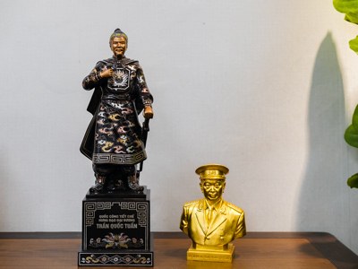 Tượng Trần Quốc Tuấn Bằng Đồng Khảm Tam Khí Cao 48Cm