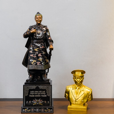 Tượng Hưng Đạo Vương Trần Quốc Tuấn Bằng Đồng Khảm Tam Khí Cao 48Cm