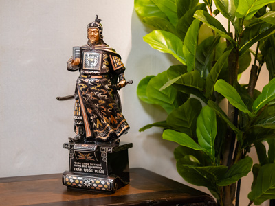 Tượng Trần Quốc Tuấn Bằng Đồng Đỏ Khảm Tam Khí Cao 48Cm Mẫu Mới Đẹp