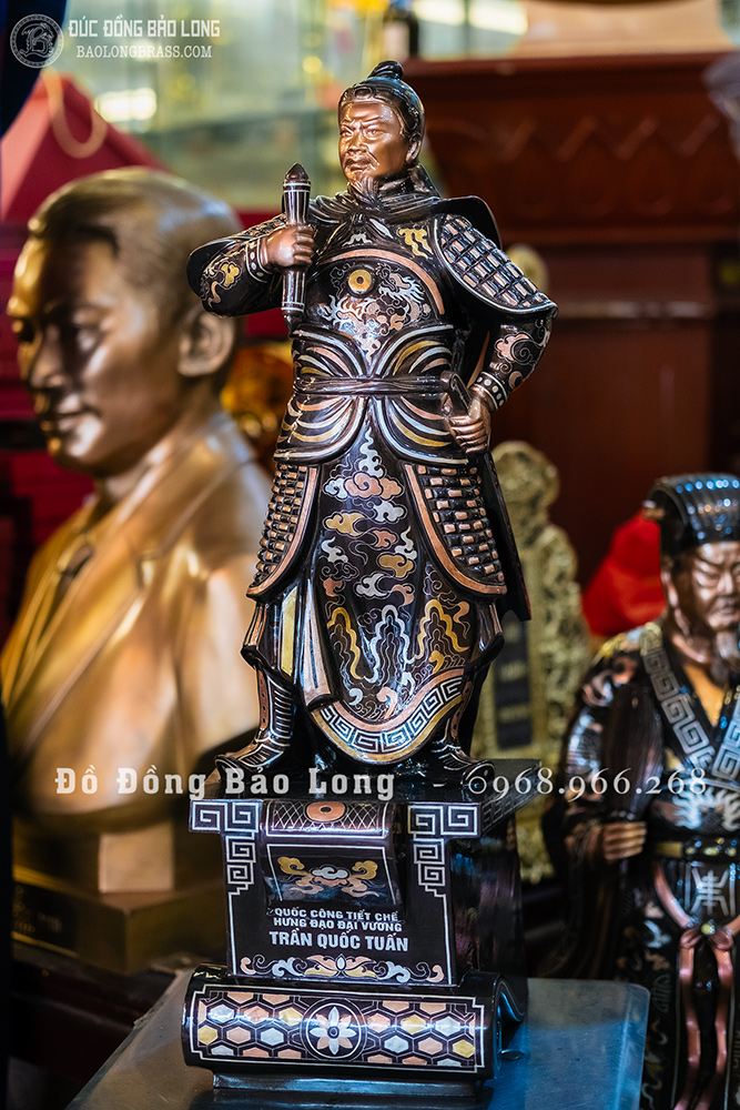 Tượng Trần Hưng Đạo Đứng Bệ Thuyền Khảm Tam Khí Cao 61Cm