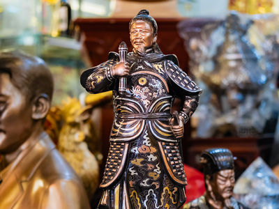 Tượng Trần Quốc Tuấn Bệ Thuyền Bằng Đồng Khảm Tam Khí Cao 61Cm