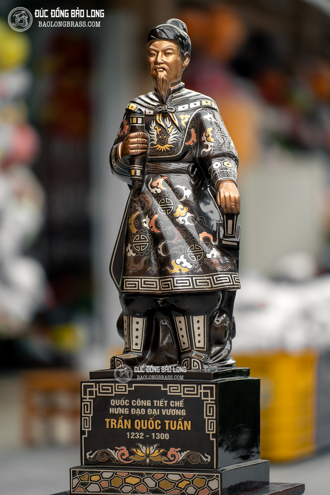tượng Trần Hưng Đạo bằng đồng khảm vàng bạc cao 69cm
