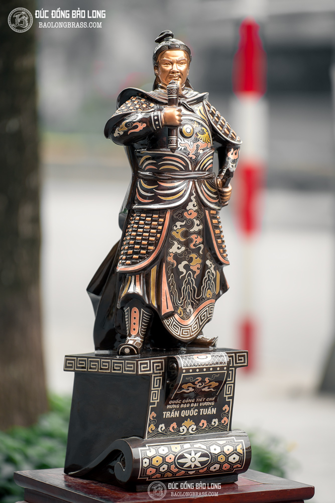 tượng Trần Hưng Đạo bệ thuyền khảm vàng bạc cao 69cm