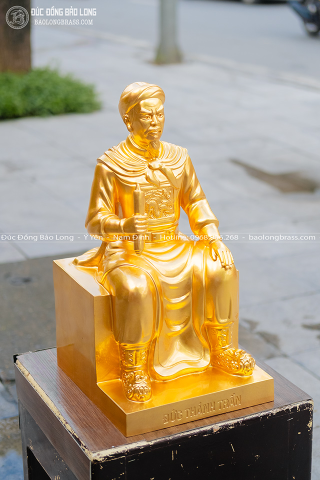 Tượng Đức Thánh Trần Ngồi Bằng Đồng Đỏ Dát Vàng 9999 Cao 50Cm