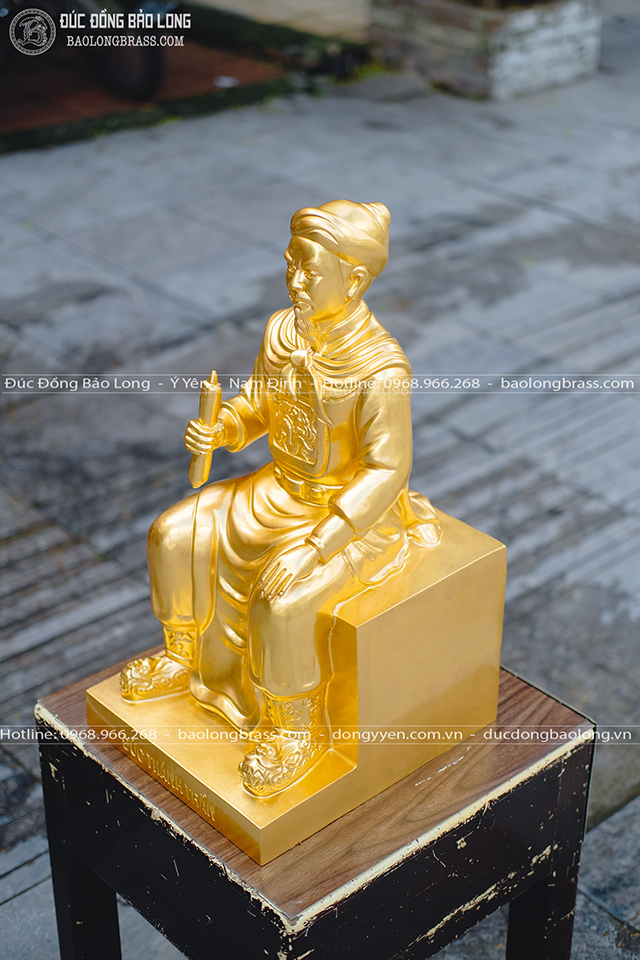 Tượng Đức Thánh Trần Triều Ngồi Bằng Đồng Đỏ Dát Vàng 9999 Cao 50Cm