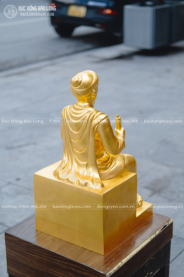 Tượng Đức Thánh Trần Ngồi Bằng Đồng Đỏ Dát Vàng 9999 Cao 50Cm