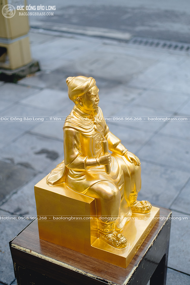Tượng Đức Thánh Trần Ngồi Bằng Đồng Đỏ Dát Vàng 9999 Cao 50Cm